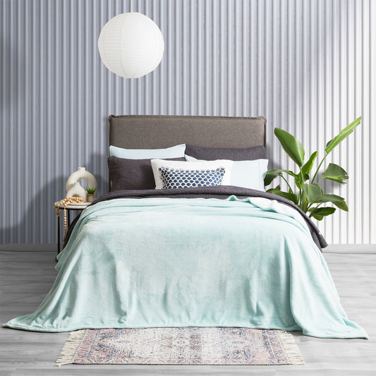 Renee Taylor Plush 380 GSM Ultra Soft Velvet Blanket Super King Blue