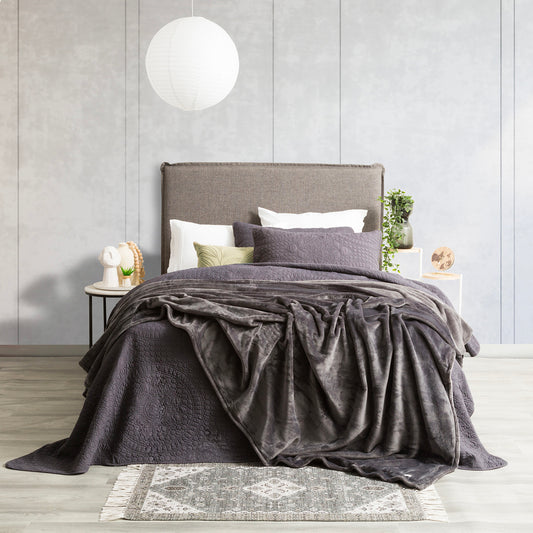 Renee Taylor Plush 380 GSM Ultra Soft Velvet Blanket Super King Graphite