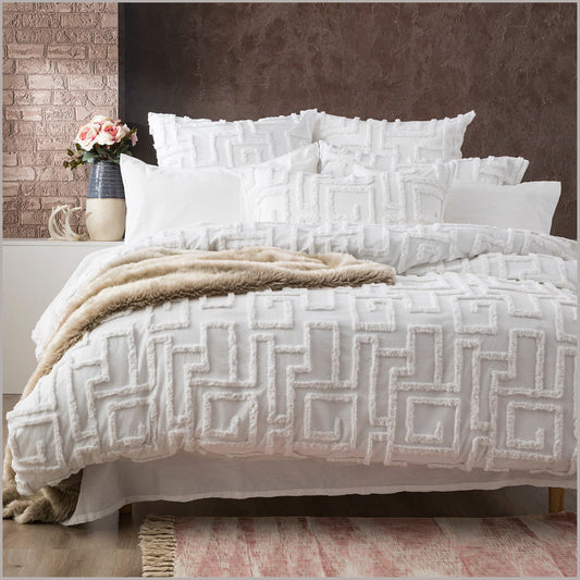 Queen Bed Renee Taylor Riley Vintage Washed Cotton Chenille Tufted Quilt Cover Set White